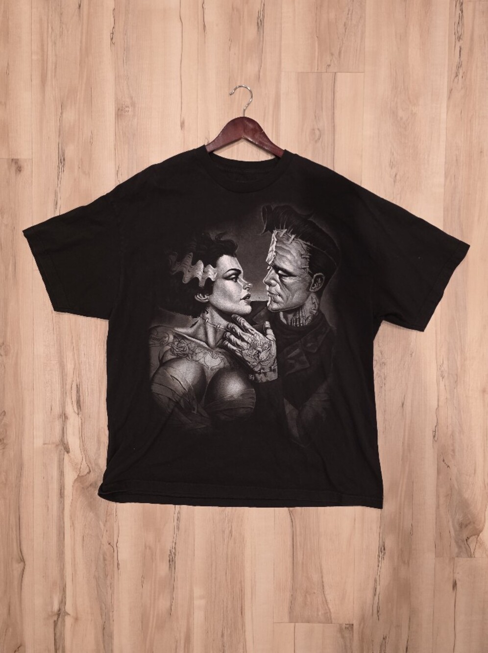 Y2K Black Graphic Short Sleeve Men’s Tee with Tattoo Couple Artwork